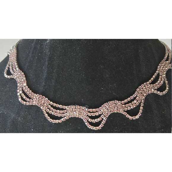 Gorgeous FREE PEOPLE Pink Rhinestone Scalloped Seas Choker Style  Necklace - Picture 1 of 4
